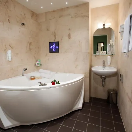Hotell Kreutzwald 4*
